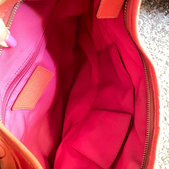 EUC - Authentic Coach shoulder bag - Picture 4 of 4